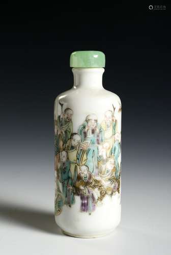 A PORCELAIN SNUFF BOTTLE WITH SIXTEEN ARHATS