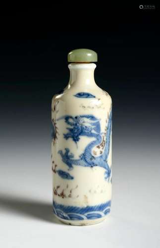 AN UNDERGLAZE BLUE AND COPPER-RED 'DRAGON' PORCELAIN SNUFF B...