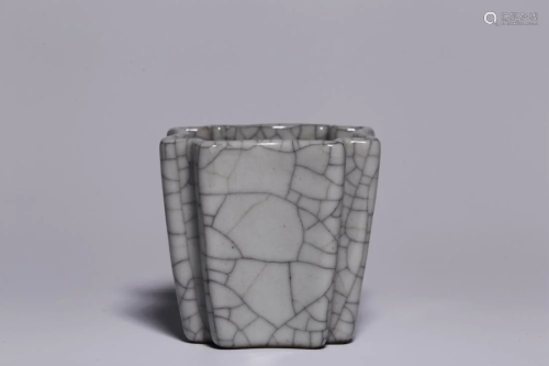 A GE-STYLE PORCELAIN WATERPOT