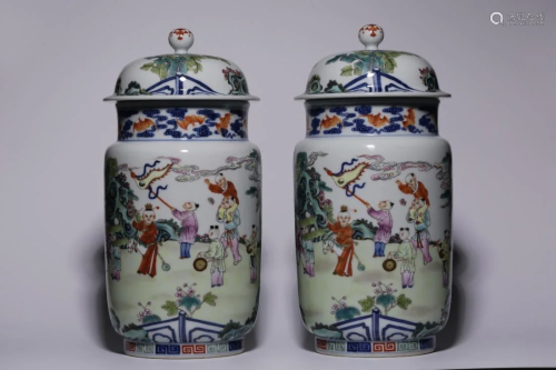 PAIR OF FAMILLE ROSE PORCELAIN JARS AND COVERS
