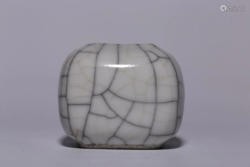 A GE-STYLE SQUARE PORCELAIN WATERPOT