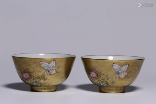 PAIR GOLDEN-GROUND FAMILLE ROSE 'BUTTERFLY' BOWLS