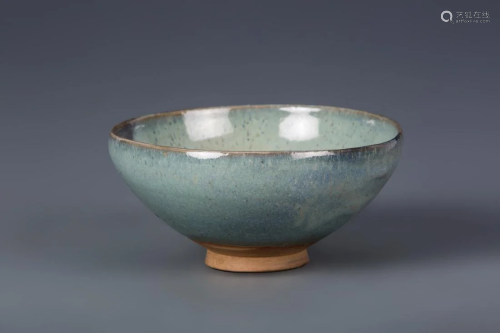 A JUN WARE BOWL WITH MOTTLED PURPLE GLAZE