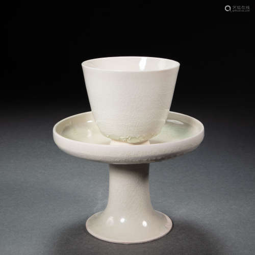 WHITE PORCELAIN CUP HOLDER, SUI DYNASTY, CHINA