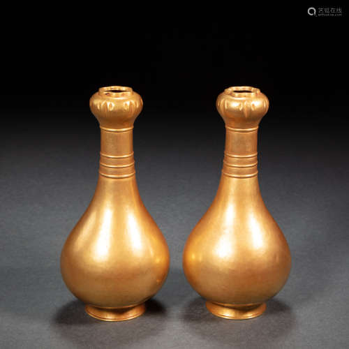 A PAIR OF CHINESE  PURE GOLD  BOTTLES, MING DYNASTY