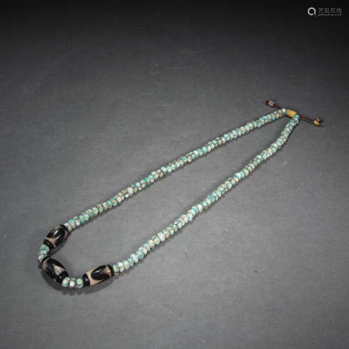 A SET OF CHINESE DRAGONFLY EYE GLASS BEADS WITH GLASS DZI BE...