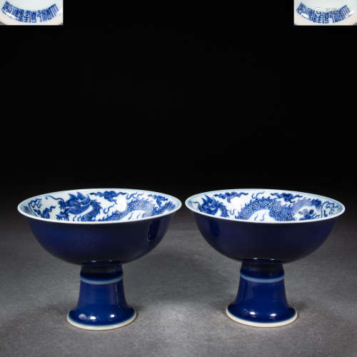 A PAIR OF CHINESE BLUE AND WHITE PORCELAIN DRAGON PATTERN GO...