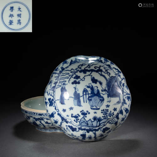 CHINESE BLUE AND WHITE PORCELAIN FIGURE POWDER COMPACT, MING...