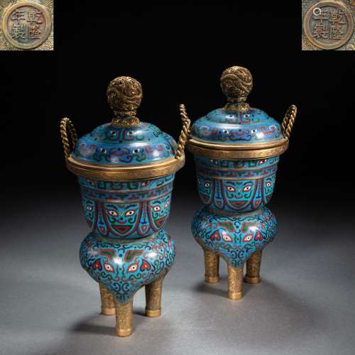 A PAIR OF GILT-GOLD CLOISONNÉ ENAMEL INCENSE BURNERS FROM QI...