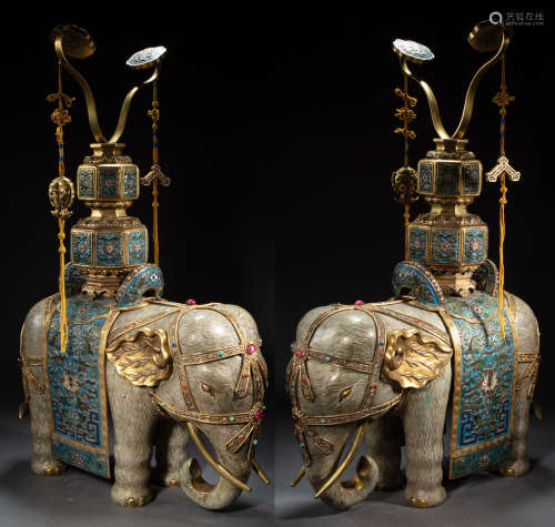 A PAIR OF GILT AND CLOISONNÉ ENAMEL ELEPHANTS , QING DYNASTY...