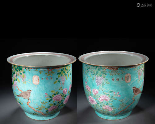 A PAIR OF CHINESE FAMILLE ROSE PORCELAIN FLOWER POTS, QING D...