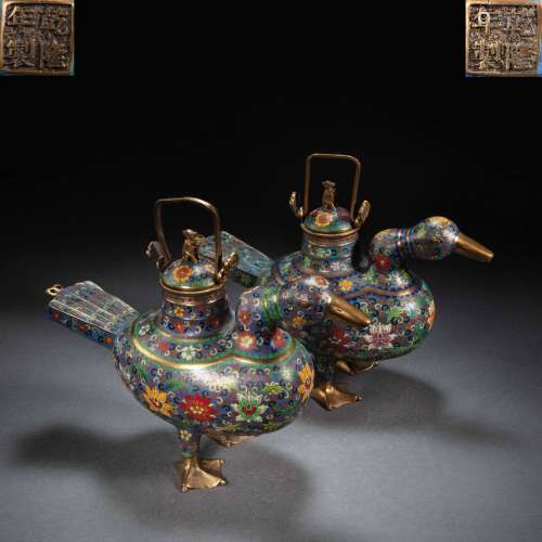 A PAIR OF CHINESE QING DYNASTY COPPER CLOISONNÉ ENAMEL DUCKS