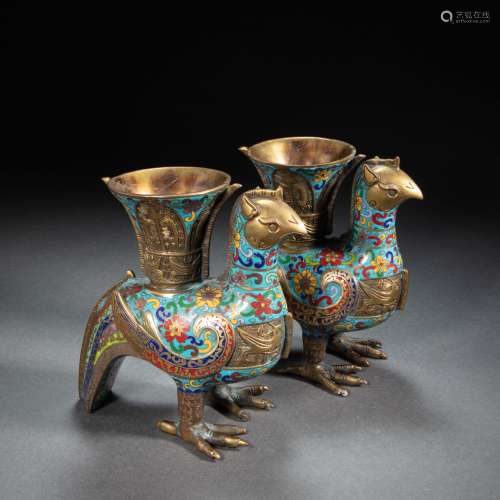 A PAIR OF CHINESE QING DYNASTY BRONZE FETU AND CLOISONNÉ ENA...