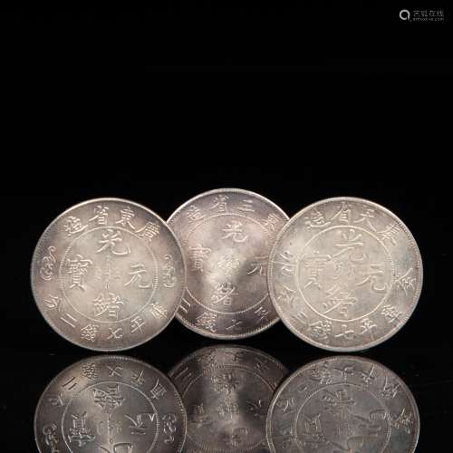 A SET OF REPUBLIC OF CHINA SILVER DOLLARS