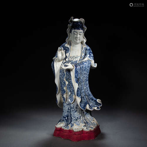 CHINESE QING DYNASTY PORCELAIN BLUE AND WHITE GUANYIN STATUE