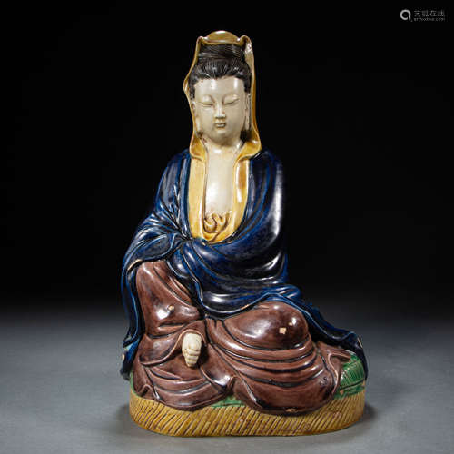 CHINESE PORCELAIN FAMILLE ROSE GUANYIN STATUE,  MING DYNASTY