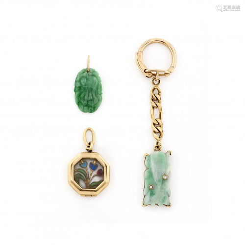 lot of yellow gold, jadeite and enamel