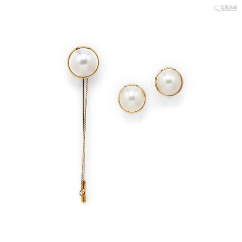 yellow gold and mabe pearl demi-parure