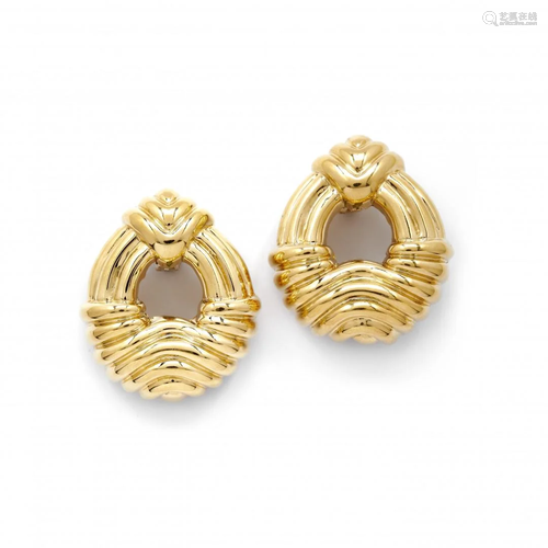 pair of yellow gold earrings, legnazzi