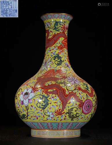 DAQINGQIANLONGNIANZHI MARK FAMILLE ROSE GLAZE VASE