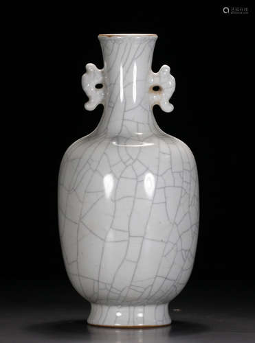 WHITE GLAZE VASE WITH EARS