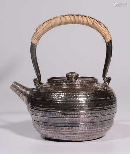 SILVER POT WITH HANDLE