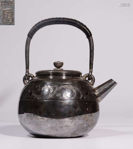 YIDONGZHAI MARK SILVER POT CARVED WITH FLOWER