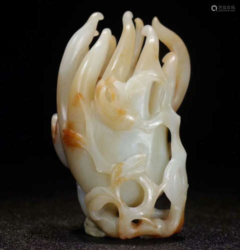 WHITE JADE PENDANT SHAPED WITH CHAYOTE