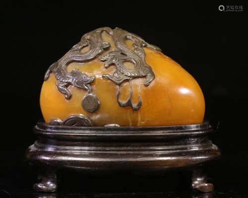 TAINHUANG STONE PENDANT CARVED WITH DRAGON