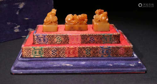 SET OF TIANHUANG STONE SEAL CARVED WITH BEAST