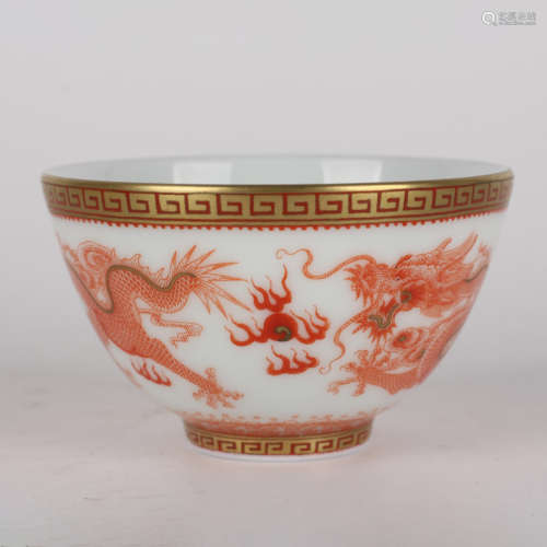 An gilt-inlaid iron-red dragons cup
