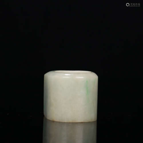 A jadeite horse-hoof-shaped fingerstall