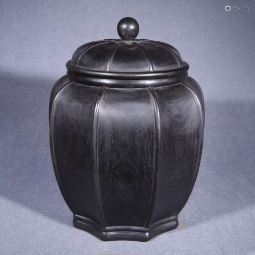 A sandalwood melon-shaped tea jar and cover