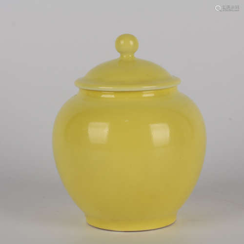A yellow-glazed tea jar and cover