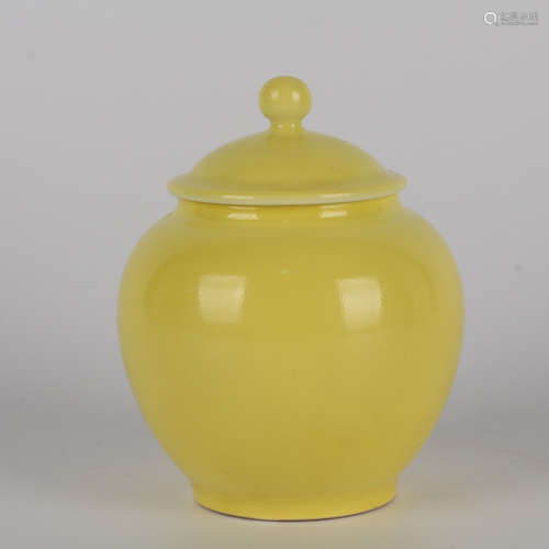 A yellow-glazed tea jar and cover