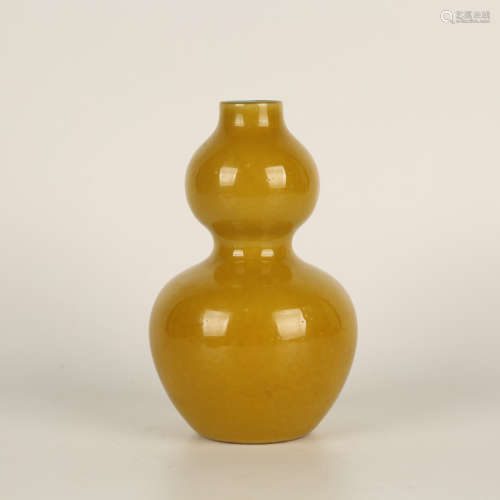 A gilt-inlaid yellow-ground double-gourd vase
