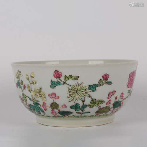 A Famille rose flowers bowl
