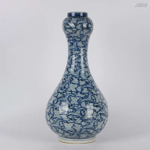 A Blue And White hundred cranes garlic-head-shape vase