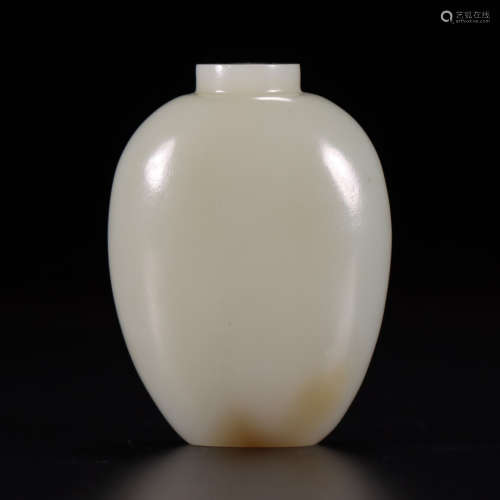 A carved hetian jade snuff bottle