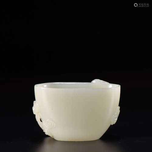 A hetian dragon cup