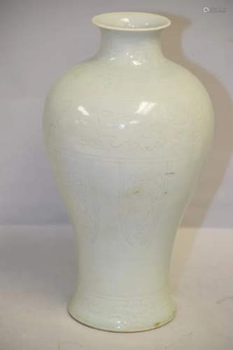 Qing Chinese Porcelain Pea Glaze Relief Mei Vase