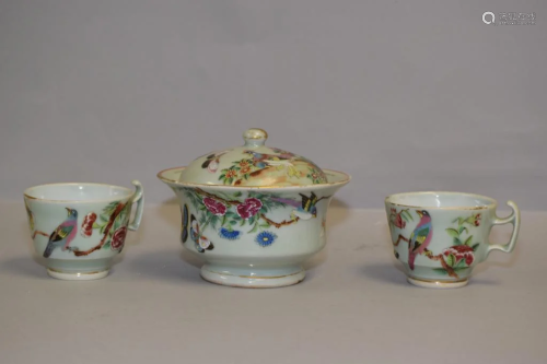 Qing Chinese Porcelain Pea Glaze Famille Rose Cups