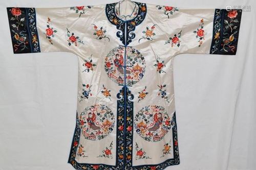 Chinese White Embroidered Women's Robe