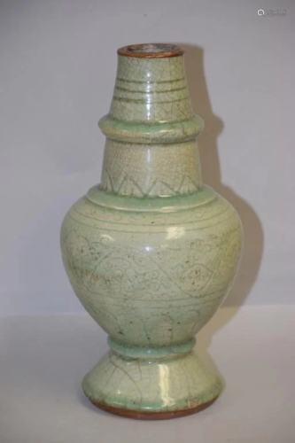 Yuan-Ming Chinese Porcelain Longquan Glaze Vase