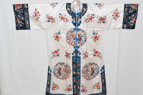 Chinese White Embroidered Women's Robe