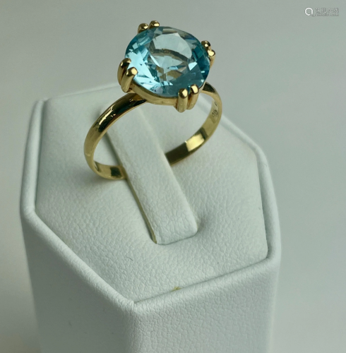 14k Gold Ring with Aquamarine Stone