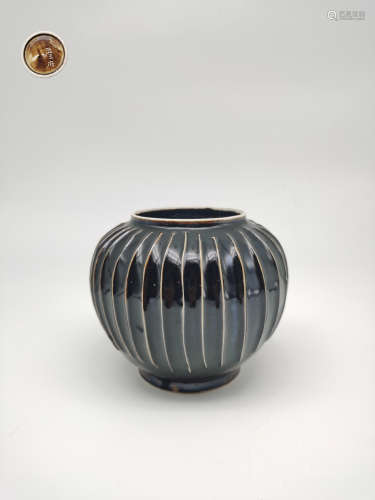 Chinese Ding Wave Porcelain Jar