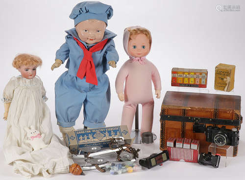 MIXED VINTAGE TOY & DOLL GROUP