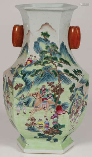 LARGE CHINESE PORCELAIN VASE