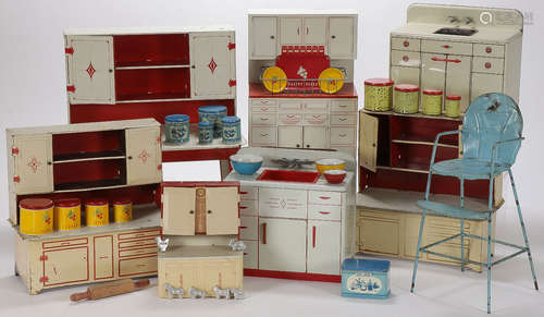 VINTAGE TIN PLAY KITCHEN TOYS